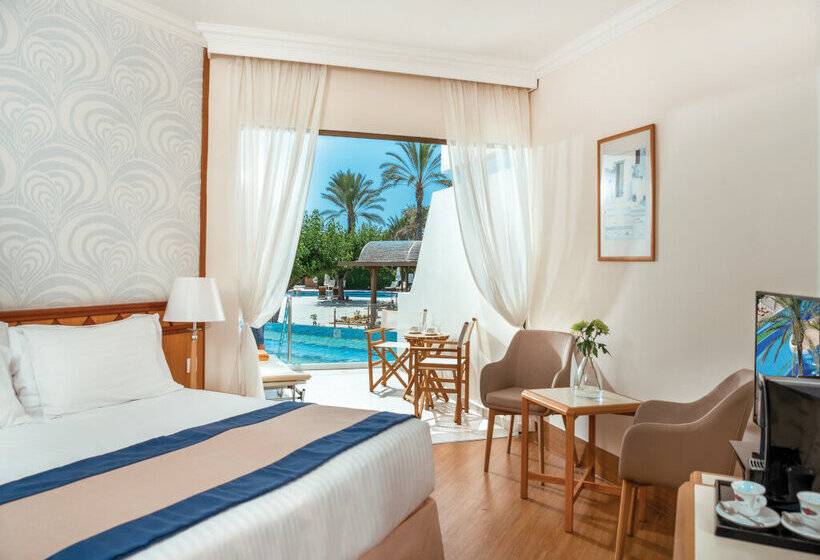 Номер Superior Вид на Море, Constantinou Bros Athena Beach Hotel