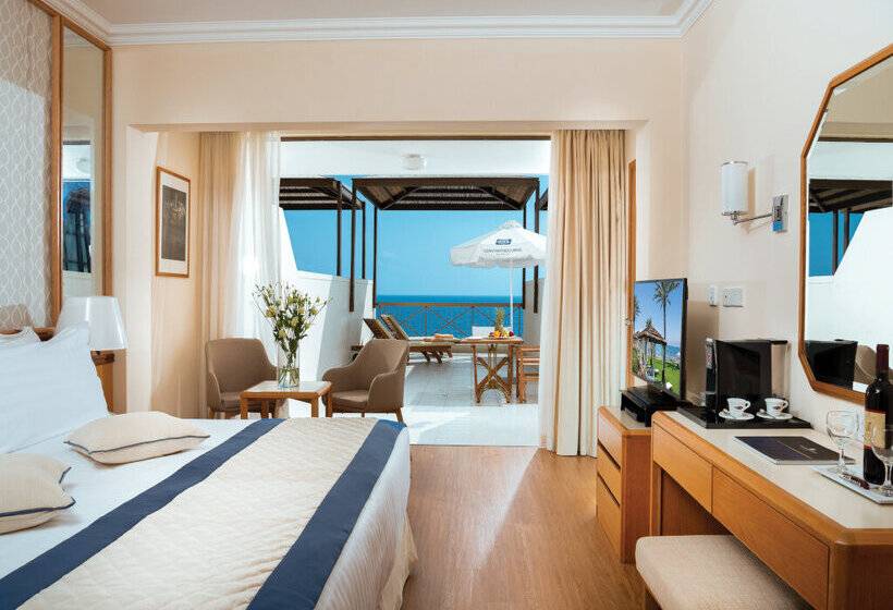 Люкс Ejecutiva 2 Спальни, Constantinou Bros Athena Beach Hotel