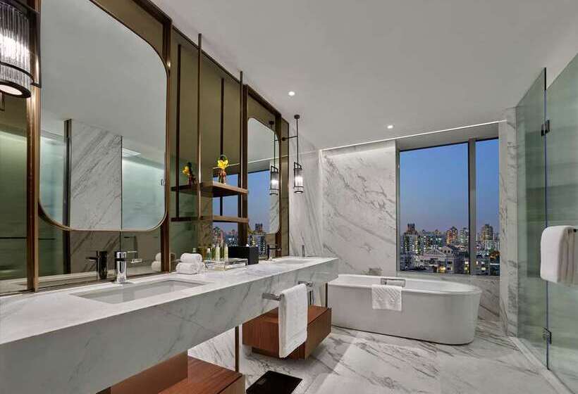 ジュニアスイート, Ms Milenium Monterrey Curio Collection By Hilton