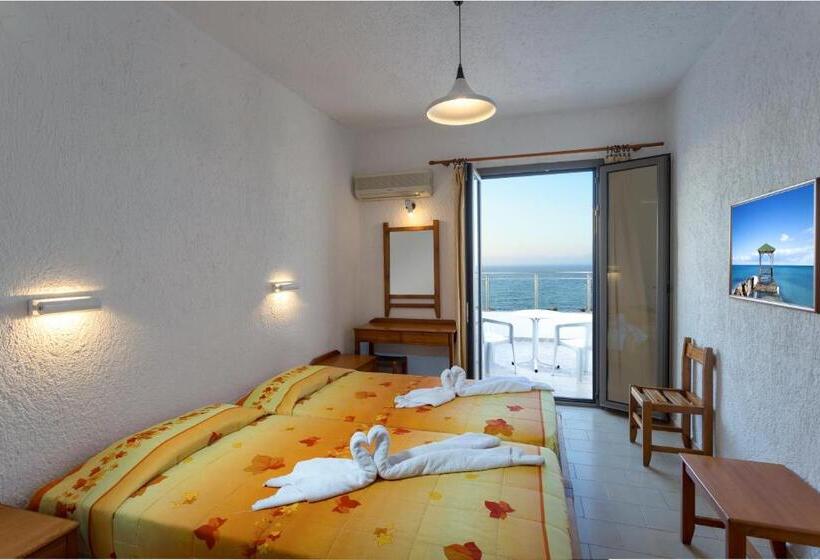 Quarto Estandar Vista Mar, Neon