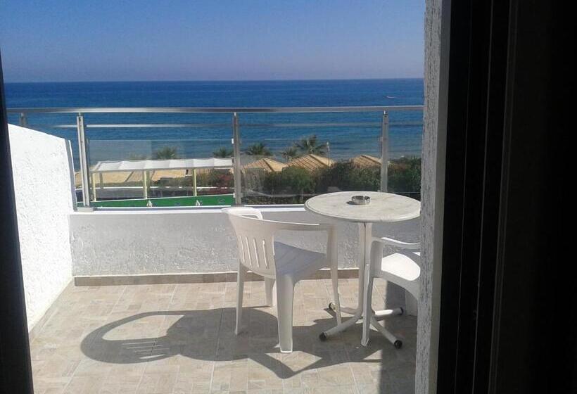 Quarto Estandar Vista Mar, Neon