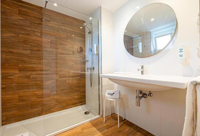 Family Suite, Rosella affiliated by Intelier