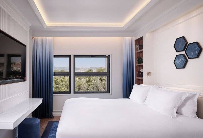 Полулюкс, Sofitel Barcelona Skipper
