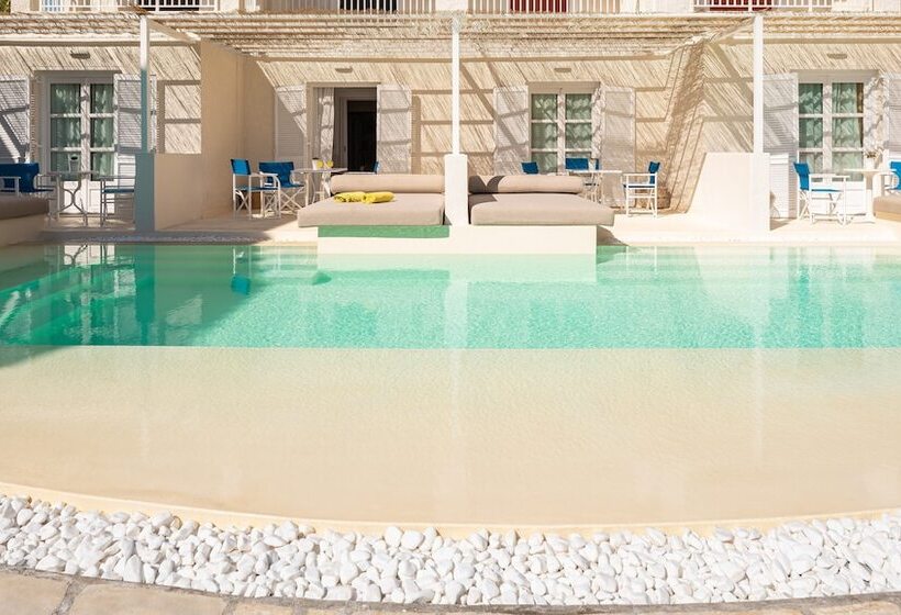 استودیوی استاندارد, Hydrele Beach Hotel & Village