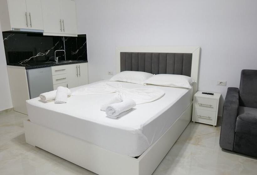 اتاق استاندارد سه نفره, Zeka