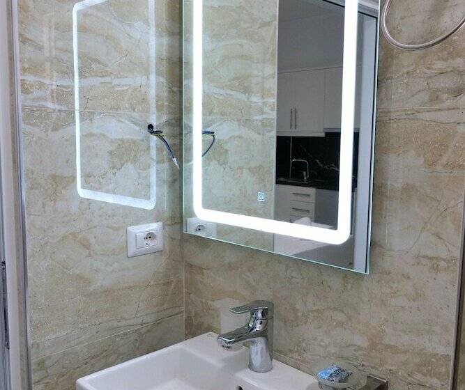 اتاق استاندارد سه نفره, Zeka