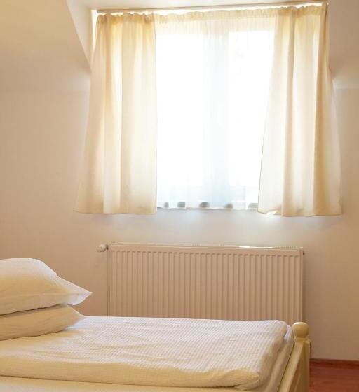 اتاق استاندارد سه نفره, Casa Ciortea Ana