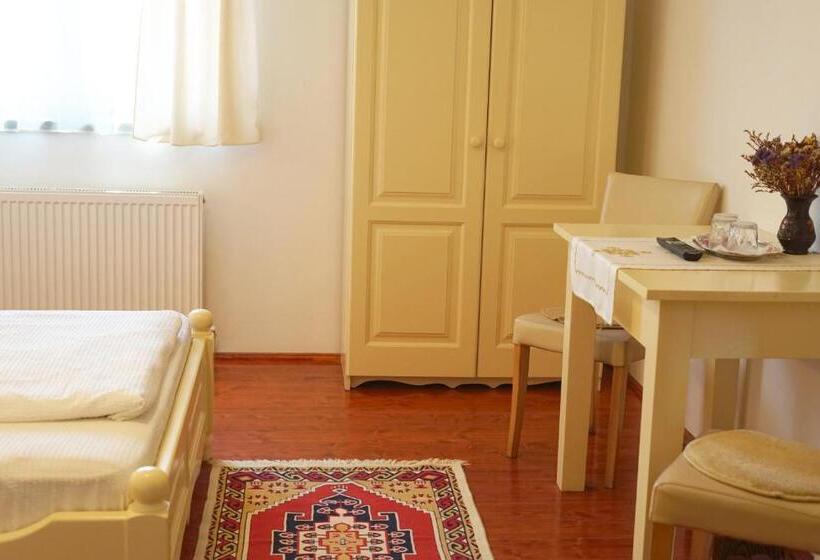 اتاق استاندارد سه نفره, Casa Ciortea Ana