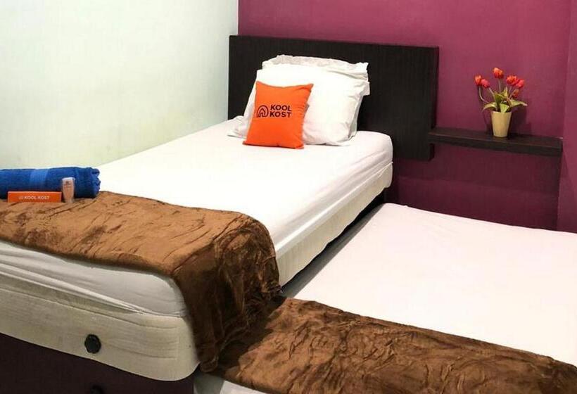Номер Стандарт Совместная Ванная, Koolkost Syariah Near Tunjungan Plaza 2