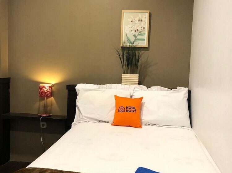 Номер Стандарт Совместная Ванная, Koolkost Syariah Near Tunjungan Plaza 2