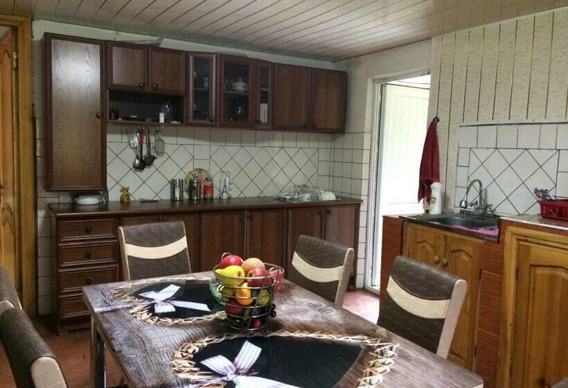 اتاق راحتی سه تخته, Natia Guest House