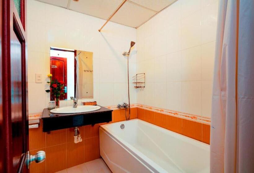 اتاق اساندارد با چشم‌انداز جانبی به دریا, Arima Hotel Nha Trang