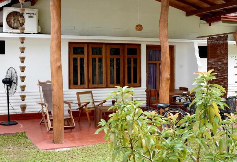سوییت با چشم‌انداز باغ, Villa Polhena