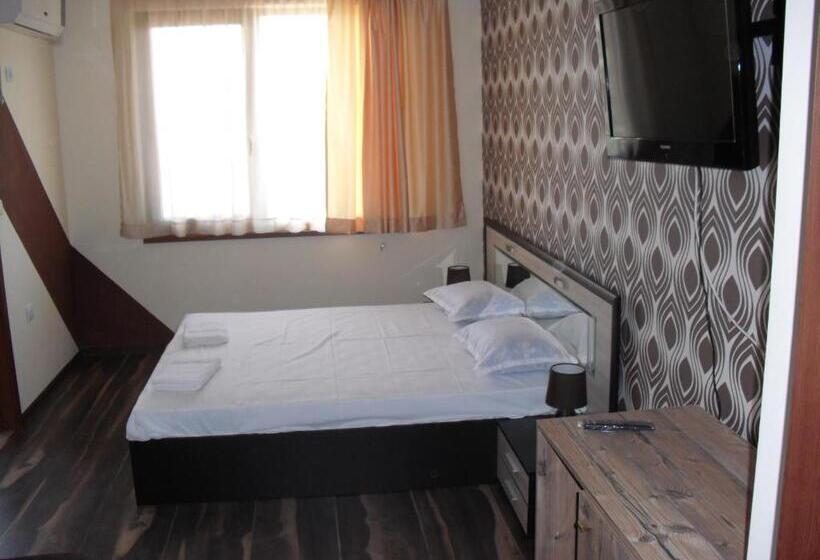 Номер Стандарт с Балконом, Family Hotel Malibu