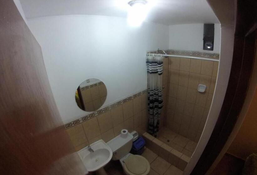 اتاق استاندارد یک نفره, Aldos Guest House