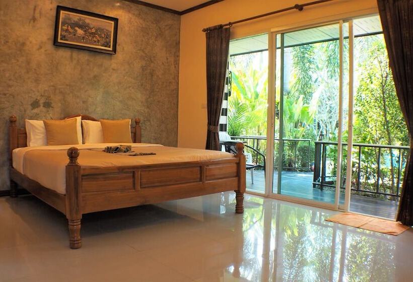 اتاق استاندارد با چشم‌انداز استخر, Pennapa Chalet