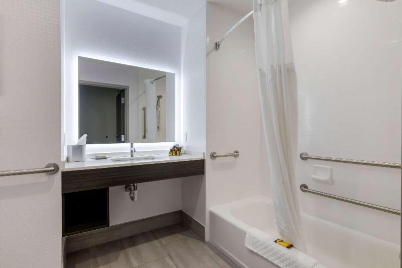 اتاق استاندارد با چشم‌انداز استخر, Pennapa Chalet