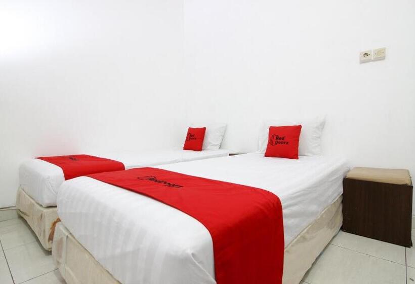 Номер Deluxe, Reddoorz Near Adisucipto Airport 3