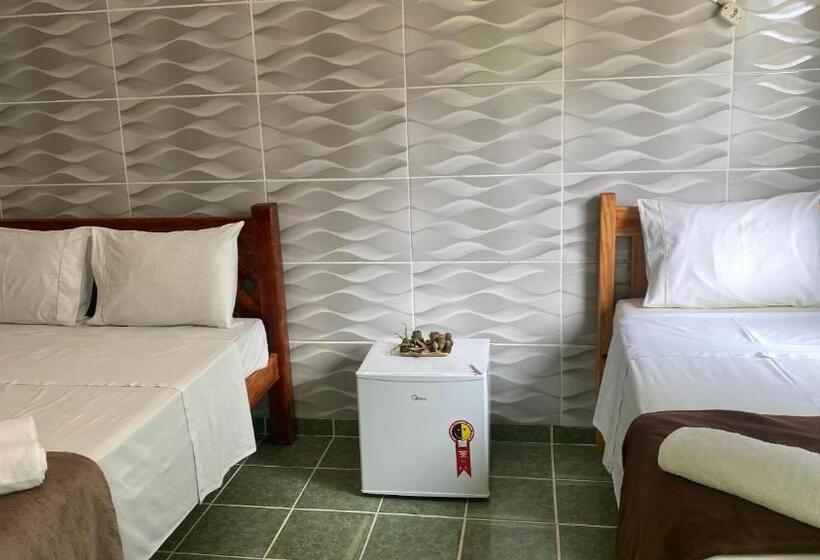 غرفة سوبيريور ثلاثية, Multiverso Hostel
