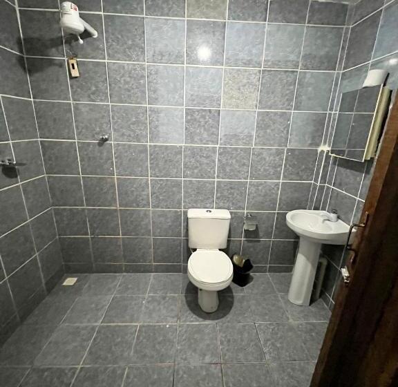 غرفة أساسية ثلاثية, Multiverso Hostel