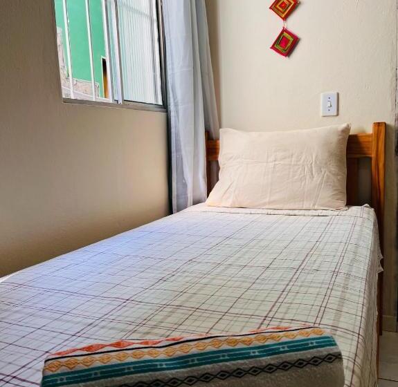 غرفة أساسية ثلاثية, Multiverso Hostel