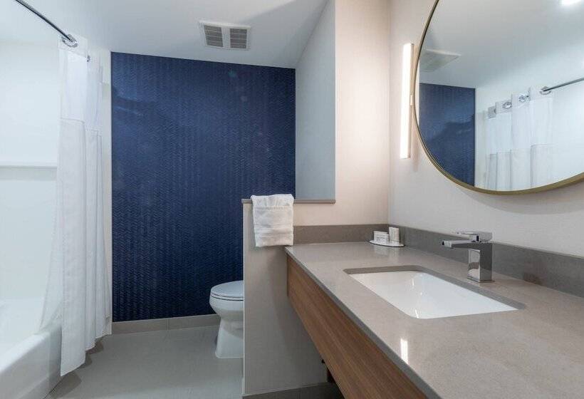 标准间带双人床, Fairfield Inn & Suites By Marriott Salmon Arm