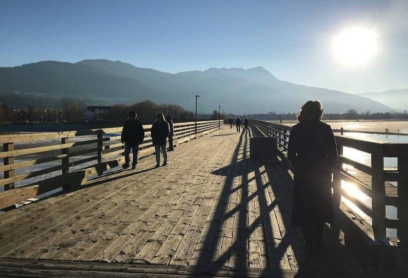 带2个双人床的标准工作室, Fairfield Inn & Suites By Marriott Salmon Arm