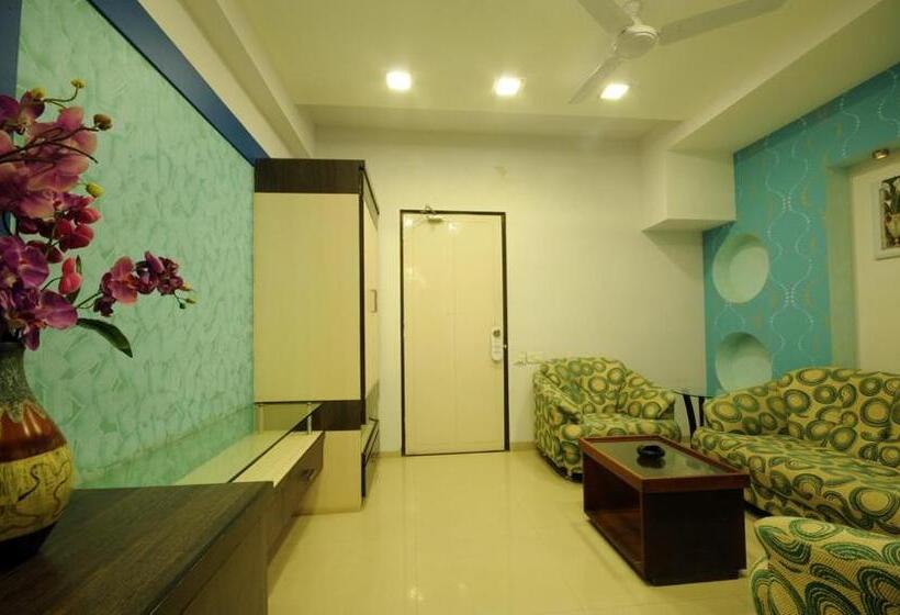套房, Surabhi Regency