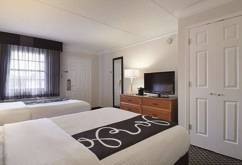 带2个双人床的标准工作室, La Quinta By Wyndham Miami Airport East