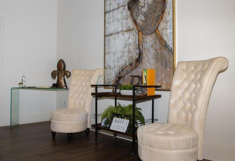 Люкс Кровать Кинг, Serenity In The Marigny