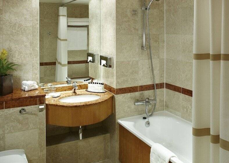 Семейный Номер, Forest Of Arden Hotel And Country Club