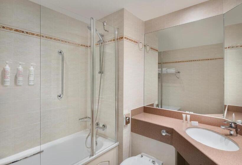 Семейный Номер, Forest Of Arden Hotel And Country Club