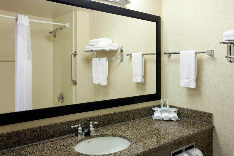 带大床的行政房间, Holiday Inn Express San Francisco Airport North, An Ihg
