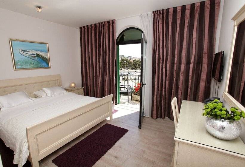 Quarto Estandar com Sacada, Bellevue Trogir