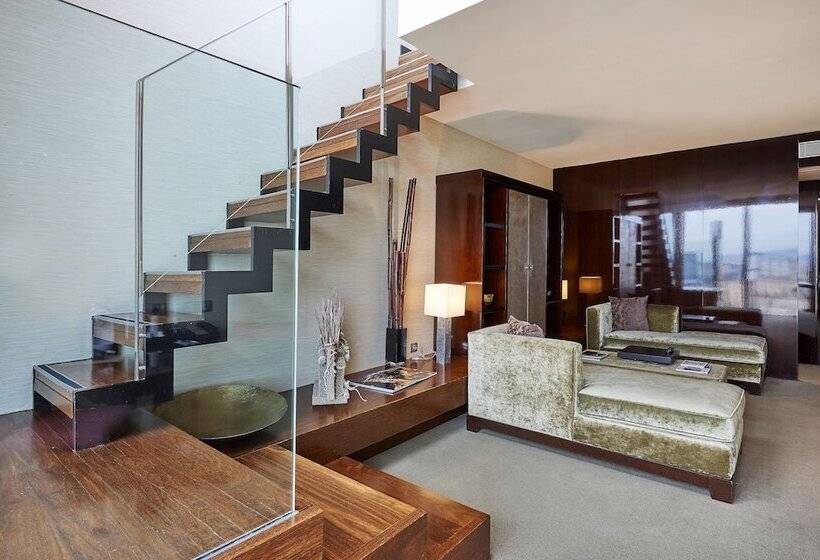 Номер Стандарт, Hyatt Regency Barcelona Tower
