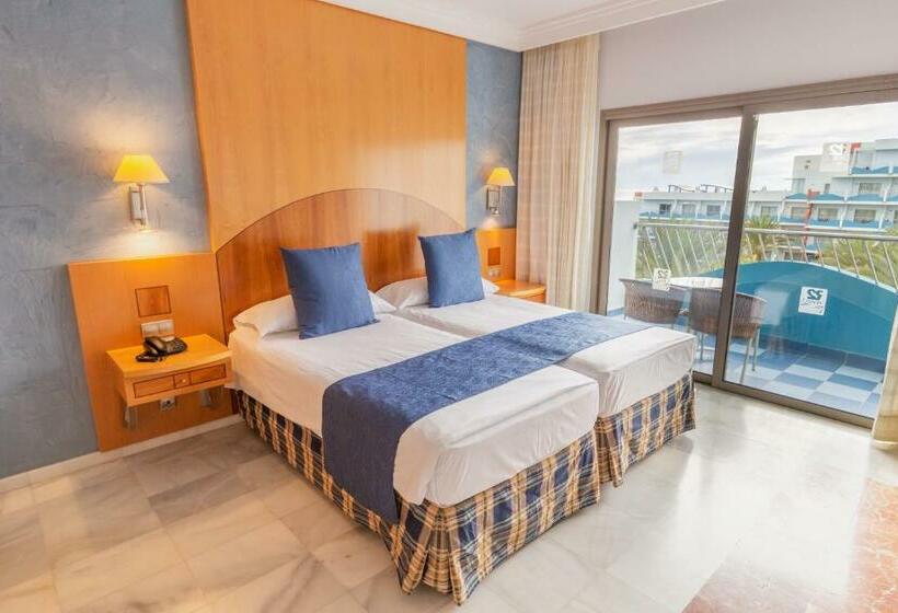 基本三人间, R2 Hotel Pajara Beach