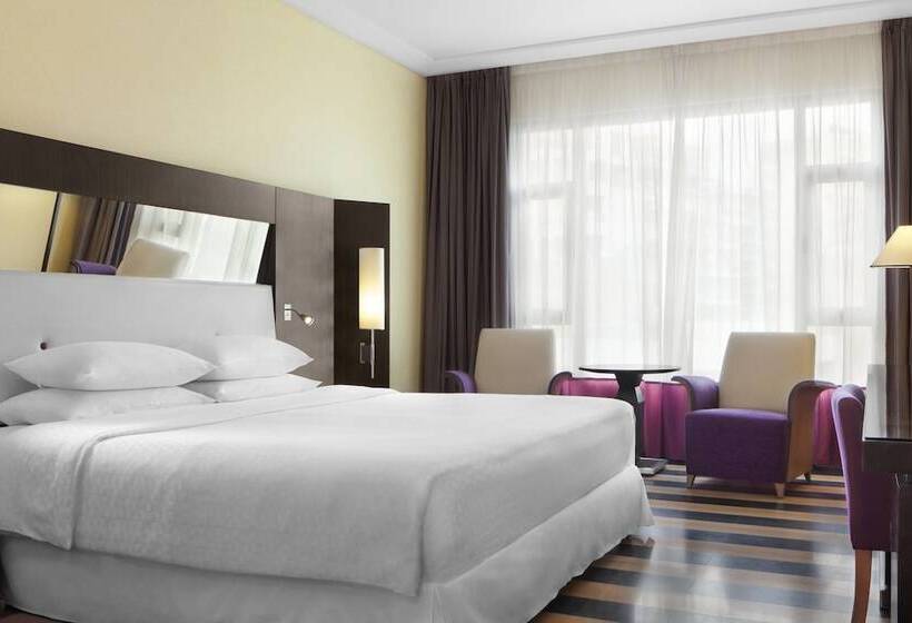 Номер Классика Двуспальная Кровать, Four Points By Sheraton Le Verdun