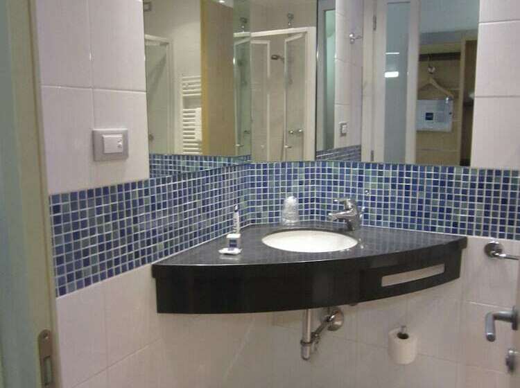 اتاق استاندارد چهار تخته, Ih Hotels Milano Gioia