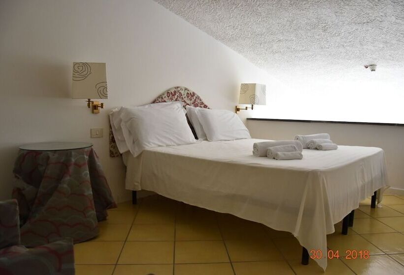اتاق استاندارد چهار تخته, Marina Club