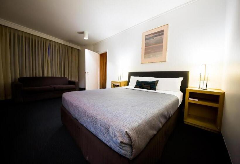 패밀리 아파트, Sandown Regency Hotel & Apartments