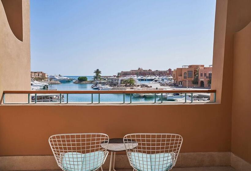 اتاق استاندارد با چشم‌انداز, Captains Inn