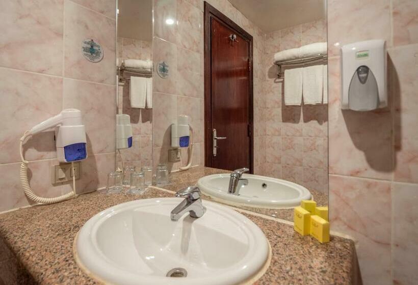 اتاق استاندارد سه تخته با چشم‌انداز استخر, Seagull Beach Resort  Families And Couples Only