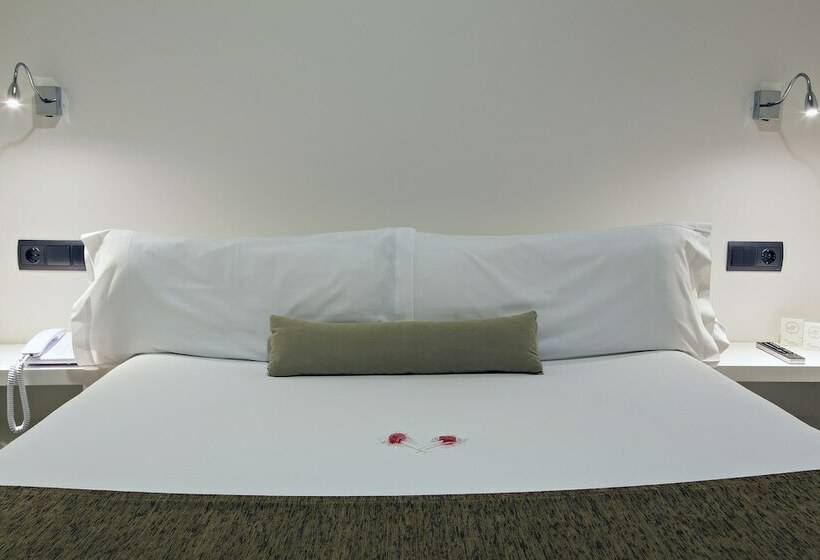 Номер Стандарт Трехместный, Bcn Urbaness Hotels Del Comte