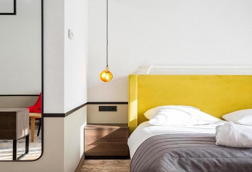 Полулюкс, Qubus Hotel Kraków