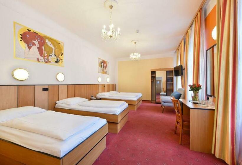 스탠다드 트리플 룸, Garten  Und Kunsthotel Gabriel City