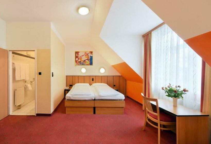 4인용 스탠다드 룸, Garten  Und Kunsthotel Gabriel City