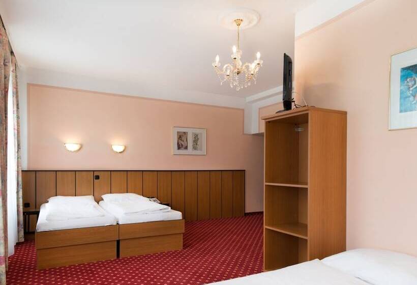 스탠다드 트리플 룸, Garten  Und Kunsthotel Gabriel City