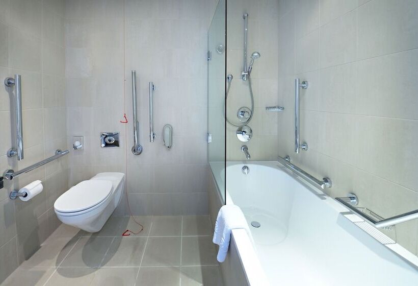 חדר דלוקס מותאם לאנשים עם מוגבלויות, Hilton Manchester Deansgate