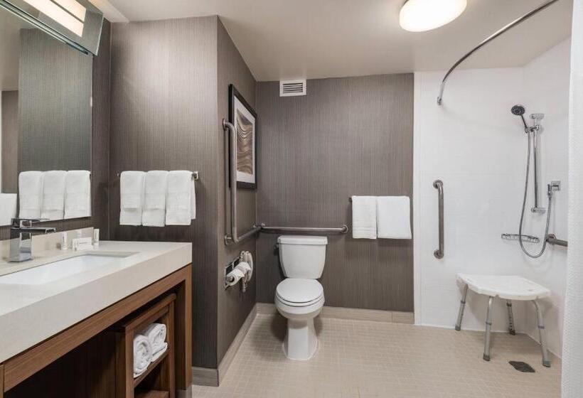 اتاق استاندارد با تخت بزرگ, Courtyard By Marriott Toronto Vaughan