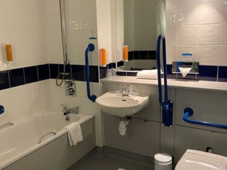 家庭间, Days Inn Michaelwood M5